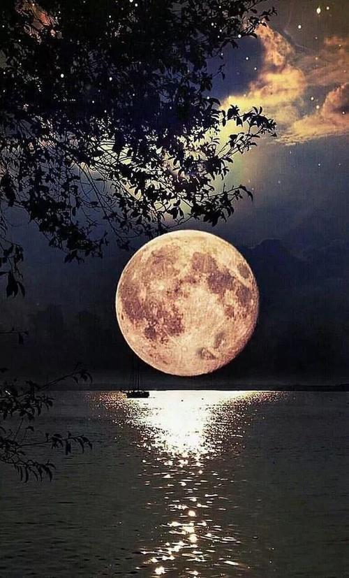 世界上最美的月亮,愿余生与你共赏